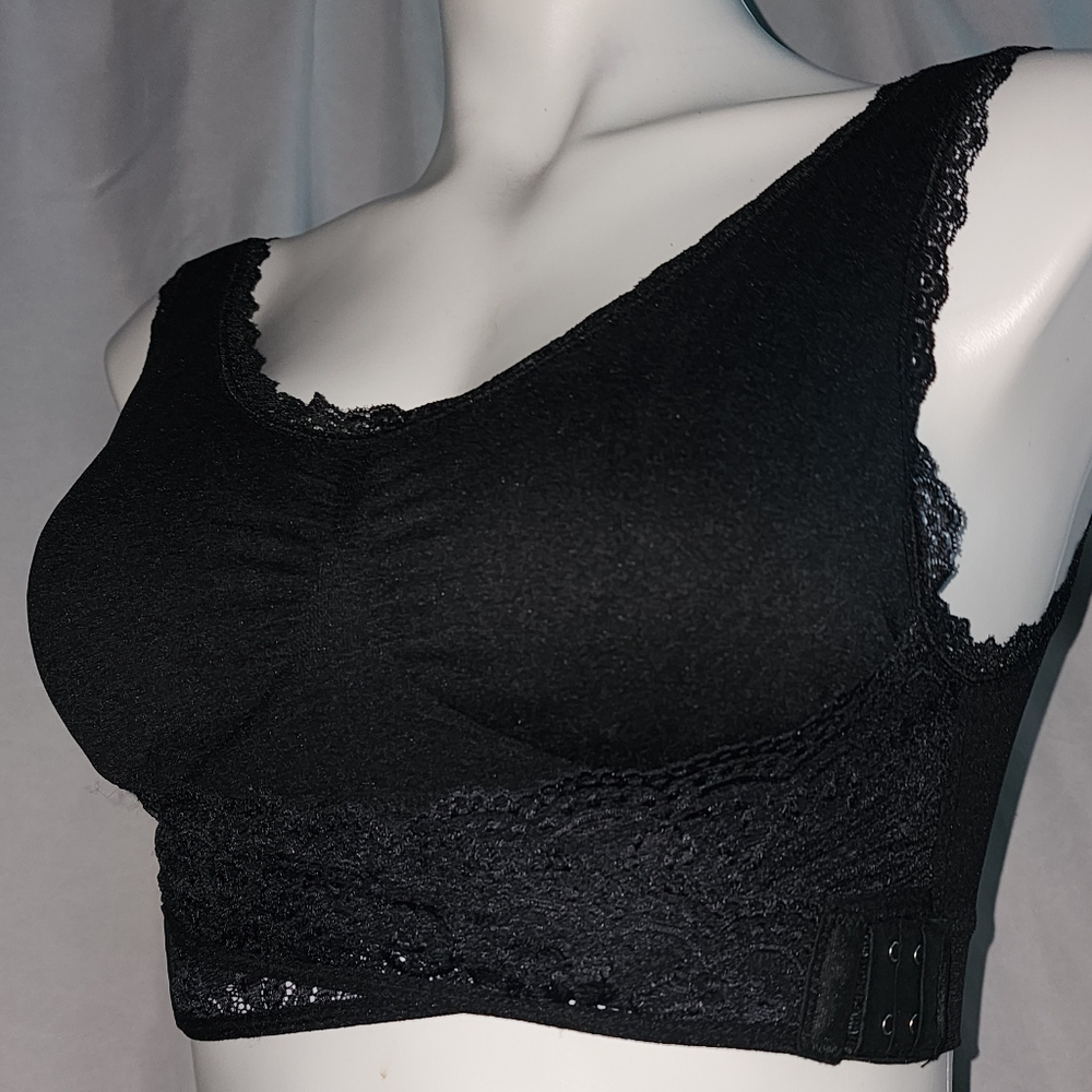 BNWT Black Lace Trim, Soft Support Bralette with Removable Pads, OS Fits Most - Picture 9 of 15